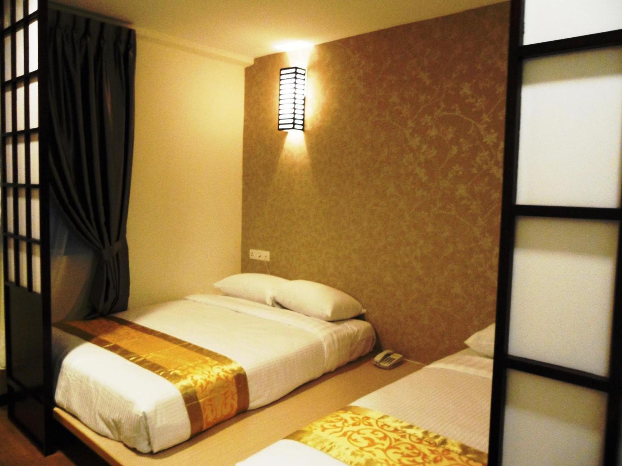 Eight Days Boutique Hotel - Mount Austin جوهر بهرو المظهر الخارجي الصورة