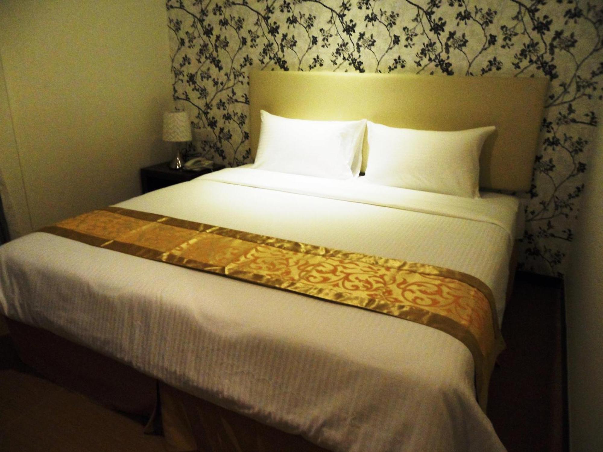 Eight Days Boutique Hotel - Mount Austin جوهر بهرو المظهر الخارجي الصورة