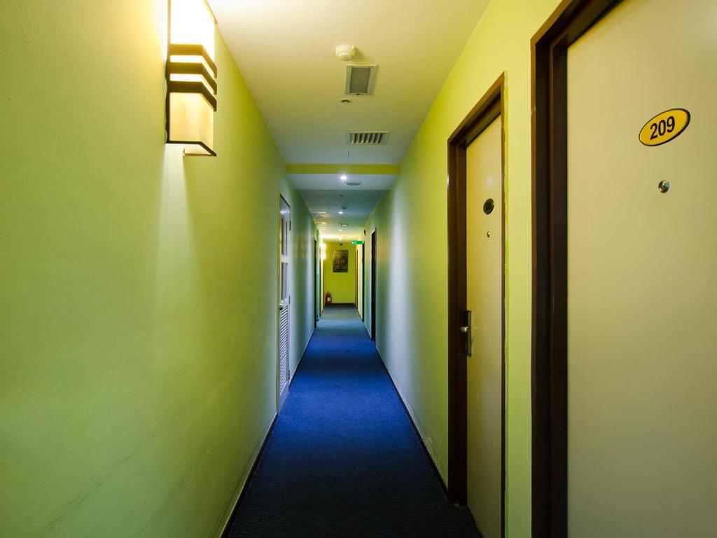 Eight Days Boutique Hotel - Mount Austin جوهر بهرو المظهر الخارجي الصورة