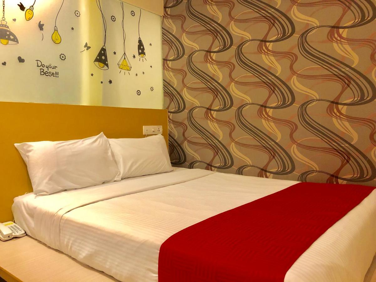 Eight Days Boutique Hotel - Mount Austin جوهر بهرو المظهر الخارجي الصورة